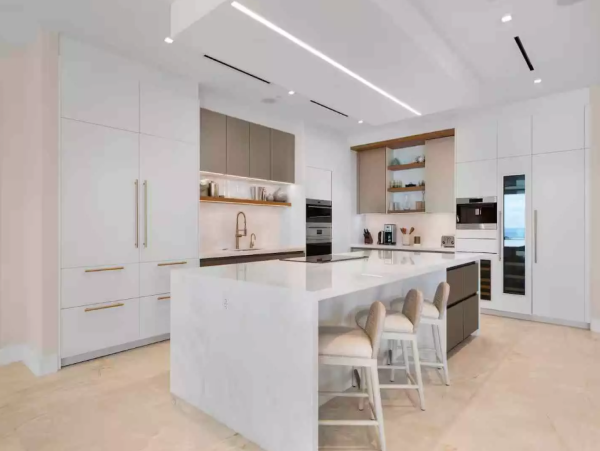 Luxury Beachfront Retreat in Nassau - Exclusive Vacation Rental